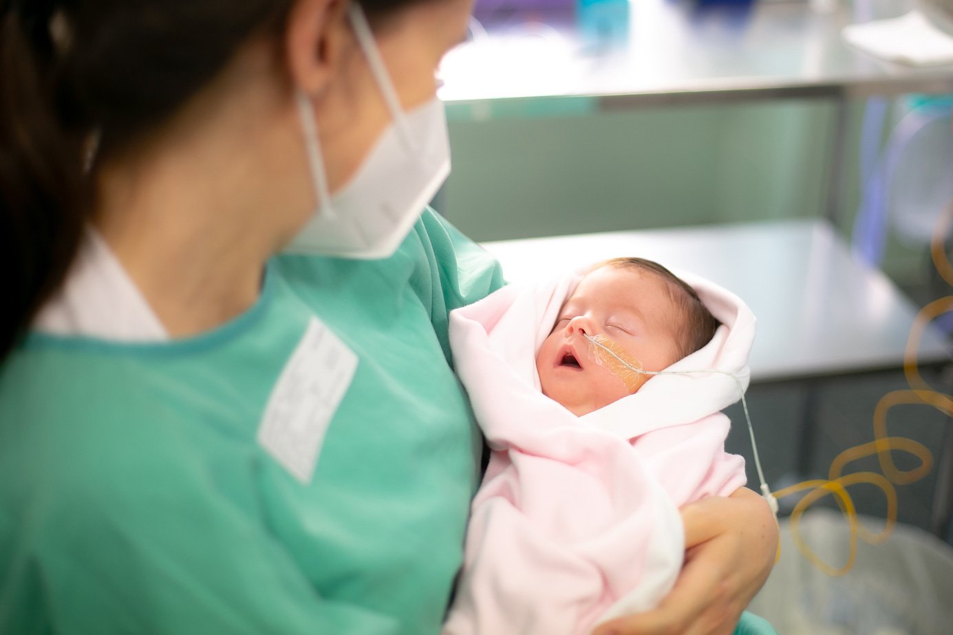 Primeros cuidados del bebé recién nacido en el hospital o la