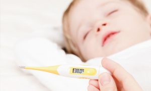 Los menores de 3 meses y los recién nacidos deberían ir siempre a Urgencias o a consulta en caso de procesos febriles