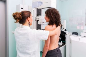 La Salud gestiona las citas para las mamografías anuales de sus trabajadoras mayores de 40 años