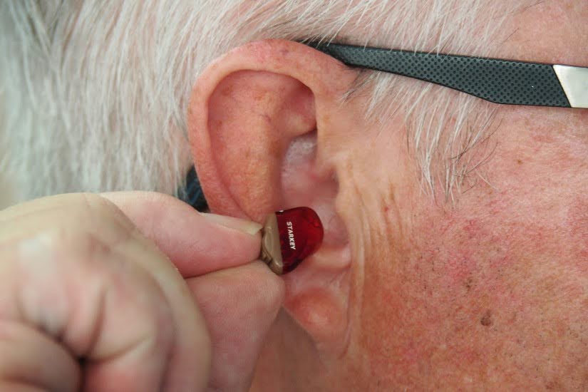 pitidos en los oídos y mareos, síntomas de la sordera parcial