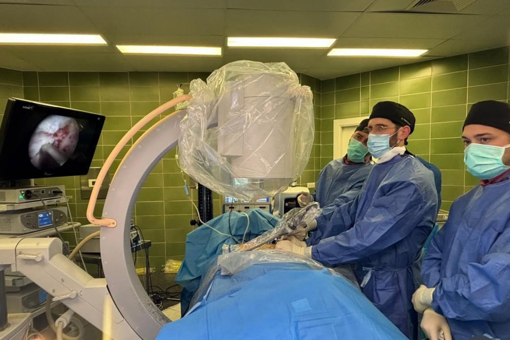 “ Tras de mí viene uno que está por delante de mí ”